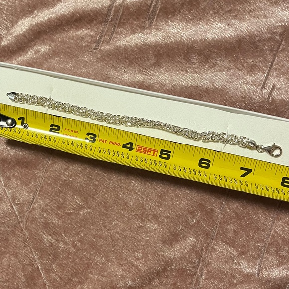 Elegant Silver Bracelet - Picture 5 of 5